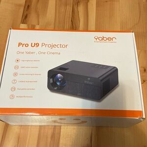 Yaber entertaiment orojector pro u9 new